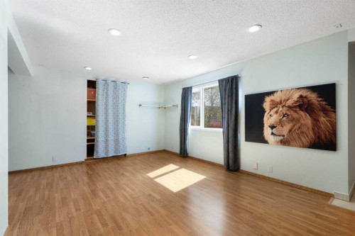 1030 Mckenzie Lake Bay Se, Calgary, AB - Indoor Photo Showing Other Room