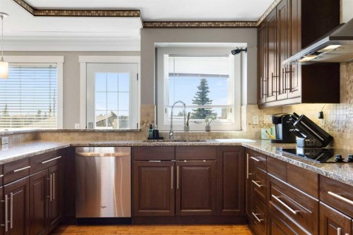 1030 Mckenzie Lake Bay Se, Calgary, AB - Indoor Photo Showing Kitchen