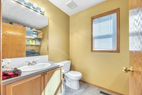 7 Springs Crescent Se, Airdrie, AB - Indoor Photo Showing Bathroom