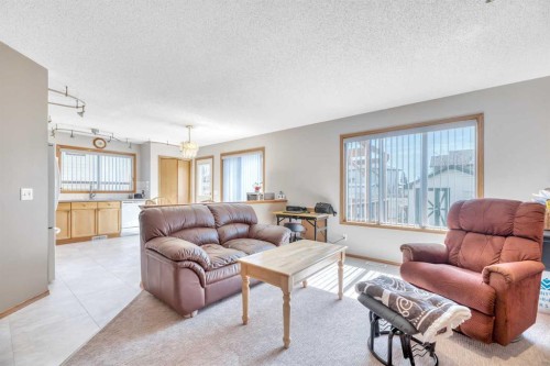 7 Springs Crescent Se, Airdrie, AB - Indoor Photo Showing Living Room