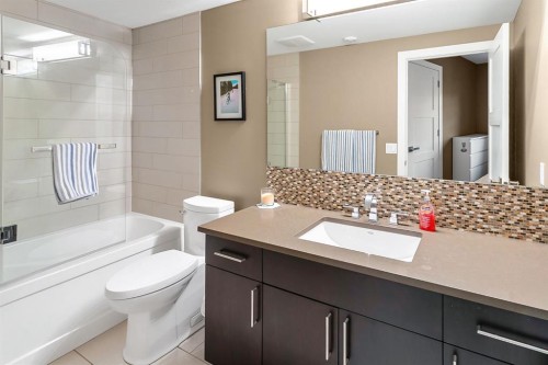 1834 30 Avenue Sw, Calgary, AB - Indoor Photo Showing Bedroom