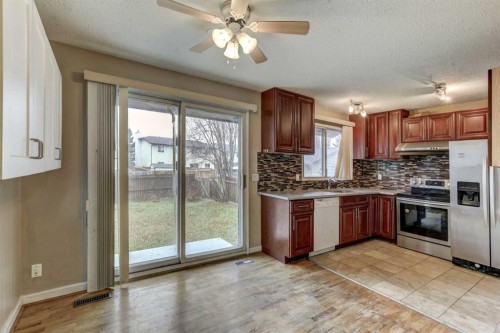 1163 Falworth Road Ne, Calgary, AB - Indoor Photo Showing Kitchen