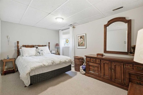 1126 Child Avenue Ne, Calgary, AB - Indoor Photo Showing Bedroom