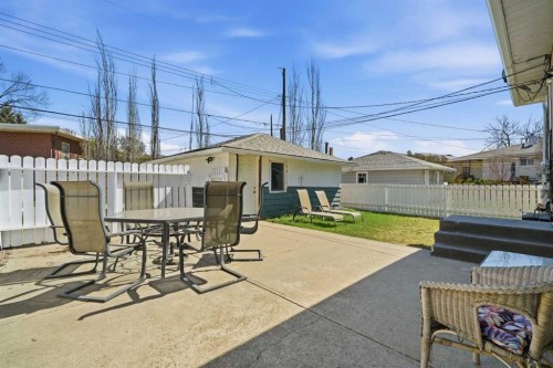1126 Child Avenue Ne, Calgary, AB - Outdoor