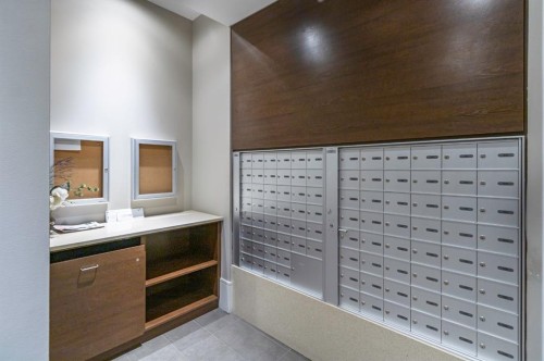 336-222 Riverfront Avenue Sw, Calgary, AB - Indoor Photo Showing Other Room