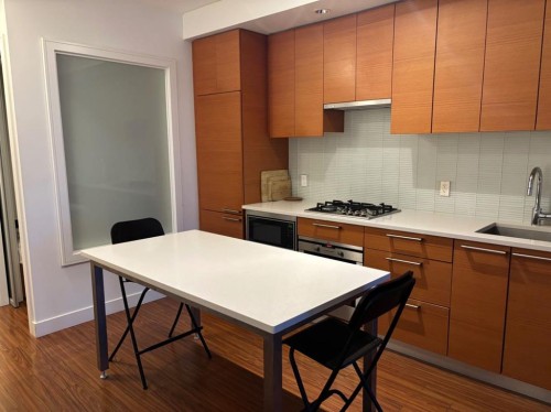 336-222 Riverfront Avenue Sw, Calgary, AB - Indoor Photo Showing Kitchen With Upgraded Kitchen
