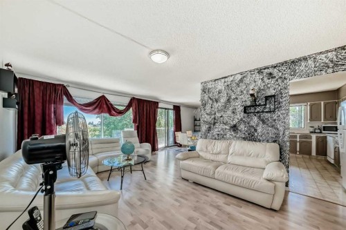 131 Ranchlands Court Nw, Calgary, AB - Indoor Photo Showing Living Room