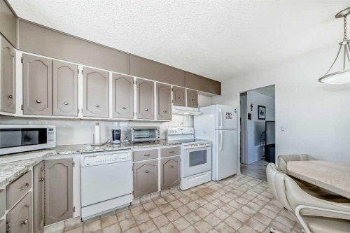 131 Ranchlands Court Nw, Calgary, AB - Indoor Photo Showing Kitchen