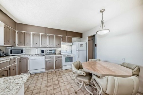131 Ranchlands Court Nw, Calgary, AB - Indoor Photo Showing Kitchen