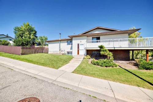 131 Ranchlands Court Nw, Calgary, AB - Outdoor