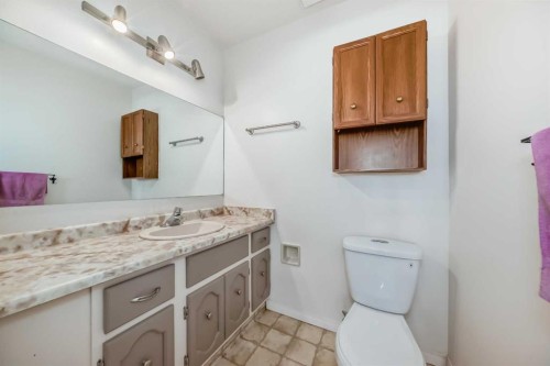 131 Ranchlands Court Nw, Calgary, AB - Indoor Photo Showing Bathroom