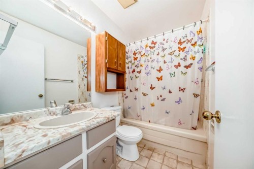 131 Ranchlands Court Nw, Calgary, AB - Indoor Photo Showing Bathroom