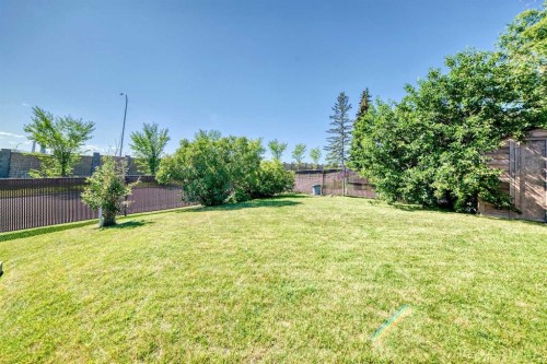 131 Ranchlands Court Nw, Calgary, AB - Outdoor