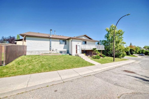 131 Ranchlands Court Nw, Calgary, AB - Outdoor