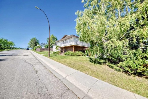 131 Ranchlands Court Nw, Calgary, AB - Outdoor