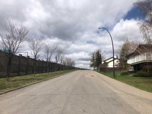 131 Ranchlands Court Nw, Calgary, AB - Outdoor
