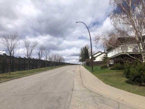 131 Ranchlands Court Nw, Calgary, AB - Outdoor