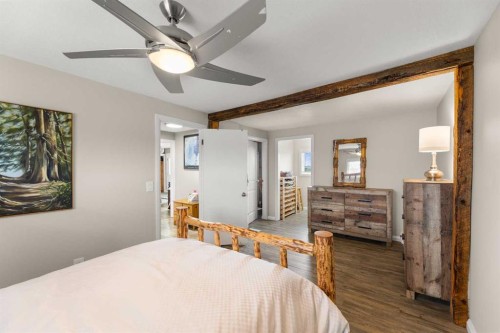 31275 Range Road 13, Rural Mountain View County, AB - Indoor Photo Showing Bedroom