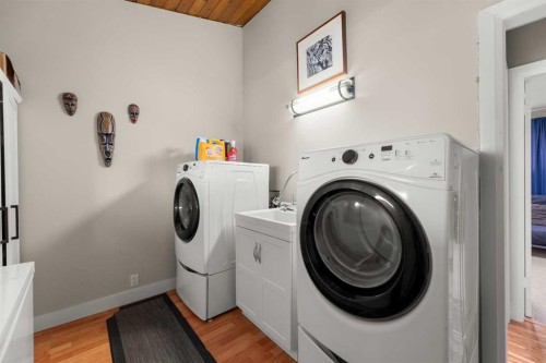 31275 Range Road 13, Rural Mountain View County, AB - Indoor Photo Showing Laundry Room