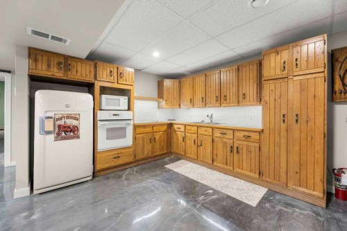 31275 Range Road 13, Rural Mountain View County, AB - Indoor Photo Showing Kitchen