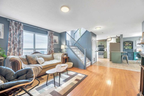 512 Highland Close, Strathmore, AB - Indoor Photo Showing Living Room