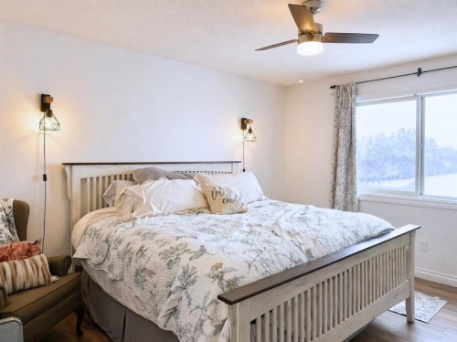 512 Highland Close, Strathmore, AB - Indoor Photo Showing Bedroom