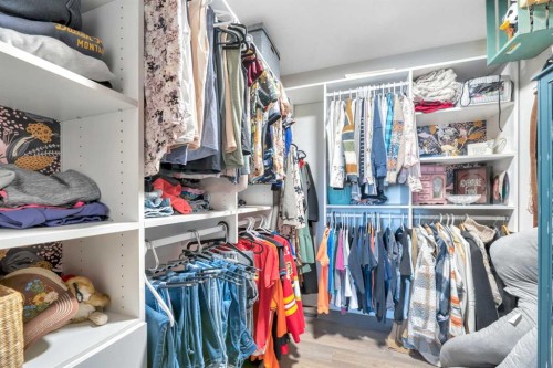 512 Highland Close, Strathmore, AB - Indoor With Storage