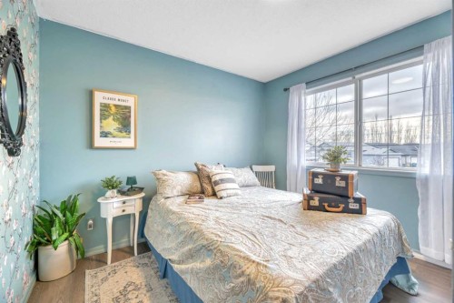 512 Highland Close, Strathmore, AB - Indoor Photo Showing Bedroom