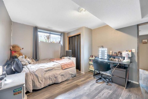512 Highland Close, Strathmore, AB - Indoor Photo Showing Bedroom