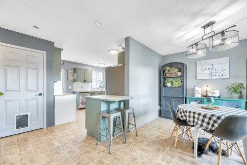 512 Highland Close, Strathmore, AB - Indoor Photo Showing Dining Room