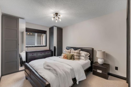 55 Evanspark Circle Nw, Calgary, AB - Indoor Photo Showing Bedroom