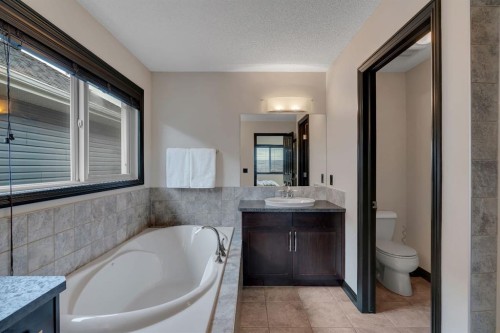 55 Evanspark Circle Nw, Calgary, AB - Indoor Photo Showing Bathroom