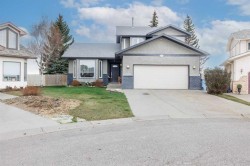 228 Wood Valley Bay SW Calgary, AB T2W 5Y4