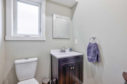 228 Wood Valley Bay Sw, Calgary, AB - Indoor Photo Showing Bathroom