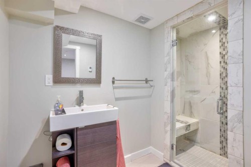 228 Wood Valley Bay Sw, Calgary, AB - Indoor Photo Showing Bathroom