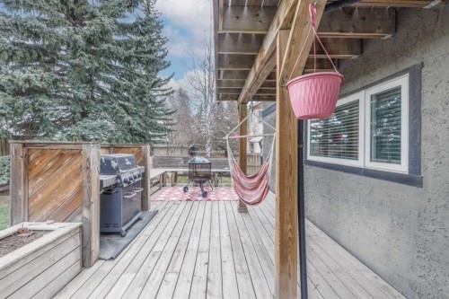 228 Wood Valley Bay Sw, Calgary, AB - Outdoor