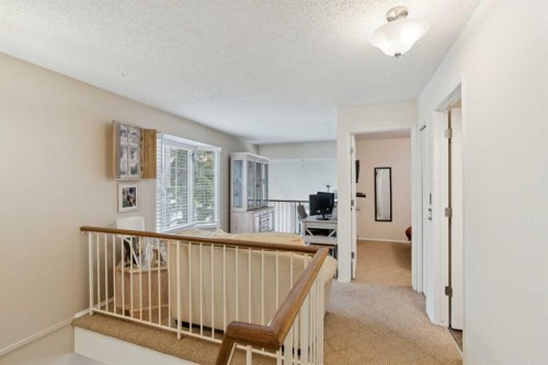 38-28 Berwick Crescent Nw, Calgary, AB - Indoor Photo Showing Other Room