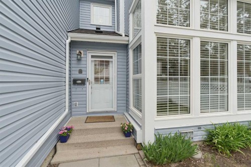 38-28 Berwick Crescent Nw, Calgary, AB - Outdoor