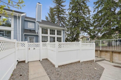 38-28 Berwick Crescent Nw, Calgary, AB - Outdoor
