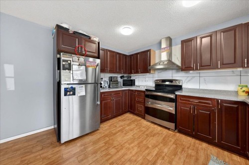 3620 28 Street Se, Calgary, AB - Indoor Photo Showing Kitchen