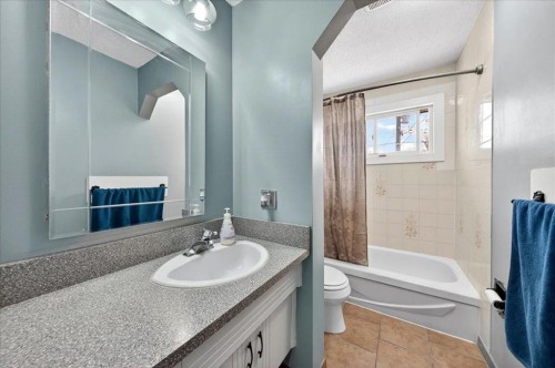 3620 28 Street Se, Calgary, AB - Indoor Photo Showing Bathroom
