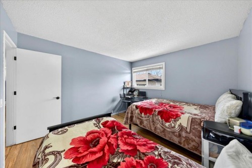 3620 28 Street Se, Calgary, AB - Indoor Photo Showing Bedroom