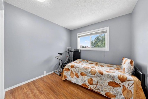3620 28 Street Se, Calgary, AB - Indoor Photo Showing Bedroom