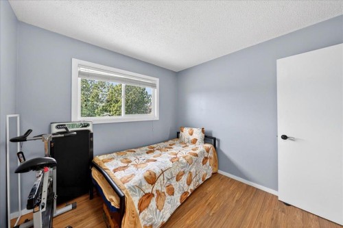 3620 28 Street Se, Calgary, AB - Indoor Photo Showing Bedroom