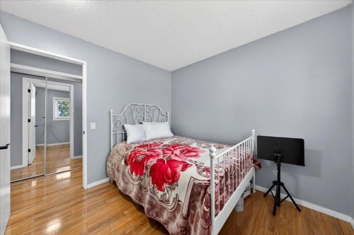 3620 28 Street Se, Calgary, AB - Indoor Photo Showing Bedroom
