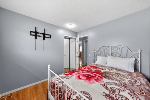 3620 28 Street Se, Calgary, AB - Indoor Photo Showing Bedroom