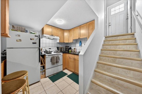 3620 28 Street Se, Calgary, AB - Indoor Photo Showing Kitchen
