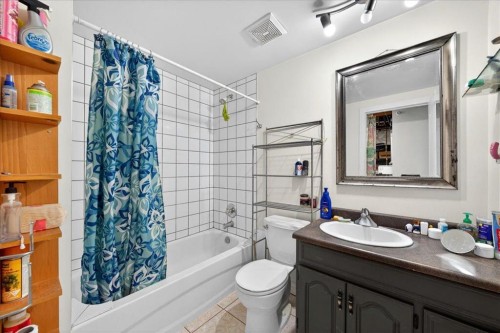 3620 28 Street Se, Calgary, AB - Indoor Photo Showing Bathroom