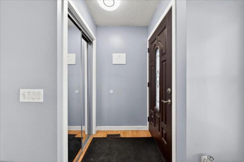 3620 28 Street Se, Calgary, AB - Indoor Photo Showing Other Room