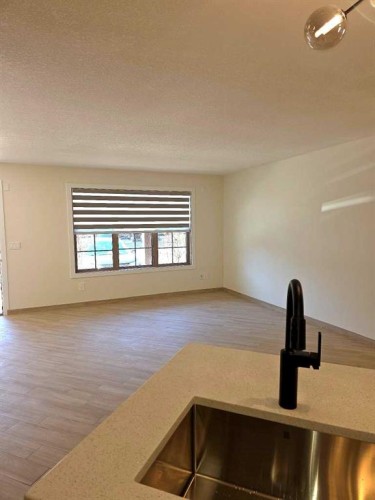 104-4 Everridge Square Sw, Calgary, AB 